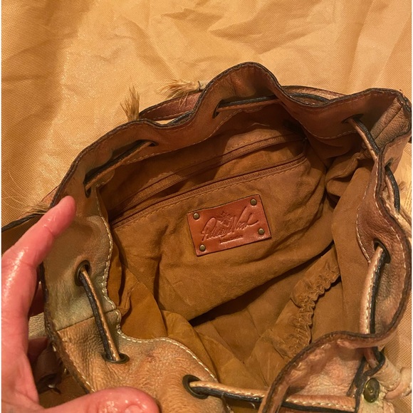 Patricia Nash, Italian leather purse, green and tan with feathers dangling - Picture 7 of 9